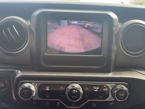 Used 2018 Jeep Wrangler Unlimited Sport S AWD/4WD image 13