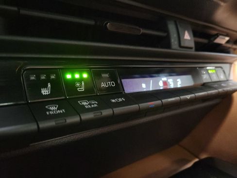 Used 2025 Toyota Crown Signia w/ Advanced Technology Package AWD/4WD image 16