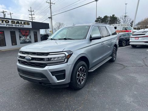 Used 2023 Ford Expedition Max XLT AWD/4WD image 2
