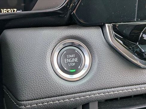Used 2025 Chevrolet Colorado LT AWD/4WD image 17