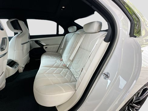 Used 2023 BMW 740i w/ Executive Package image 26