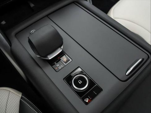 New 2026 Land Rover Discovery Limited Edition AWD/4WD image 27