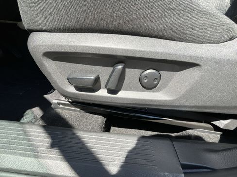 Used 2025 Nissan Rogue SV image 16