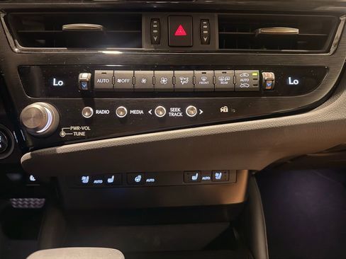 Used 2024 Lexus ES 350 w/ Premium Package image 25