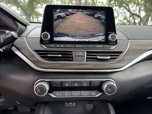Used 2025 Nissan Altima 2.5 SV FWD image 17