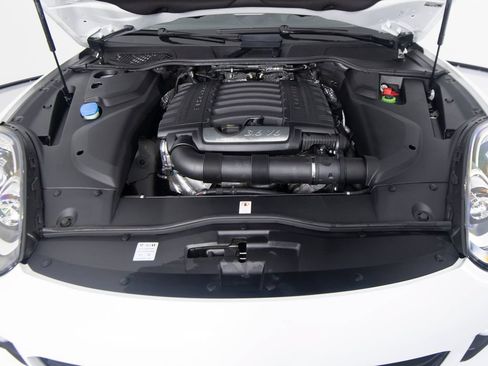 Certified 2017 Porsche Cayenne AWD/4WD image 50