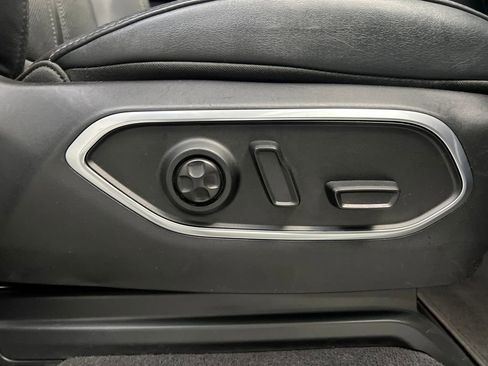 Used 2024 Jeep Wagoneer L Series II image 27