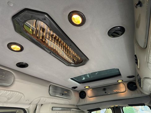 Used 2008 Chevrolet Express 1500 AWD w/ Preferred Equipment Group image 21