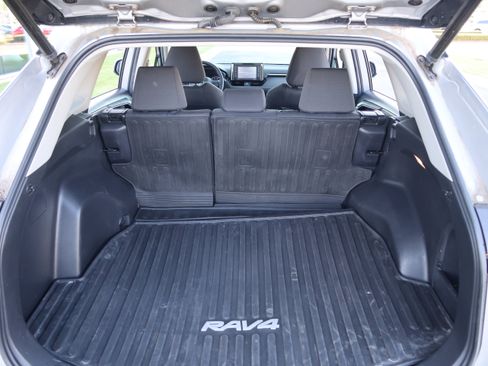 Used 2021 Toyota RAV4 XLE w/ Convenience Package AWD/4WD image 35