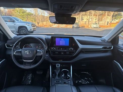 Certified 2023 Toyota Highlander XLE image 18