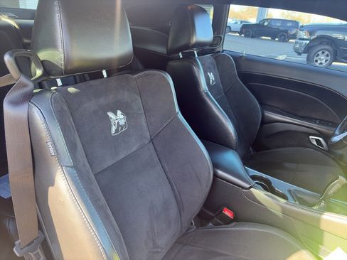 Used 2017 Dodge Challenger R/T Scat Pack w/ Leather Interior Group image 24