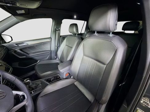 Used 2022 Volkswagen Tiguan SE R-Line FWD image 11