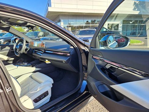 Used 2026 BMW i5 eDrive40 image 10