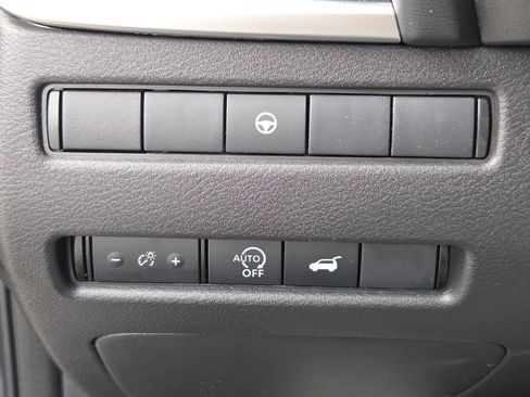 Used 2025 Nissan Rogue SV image 24