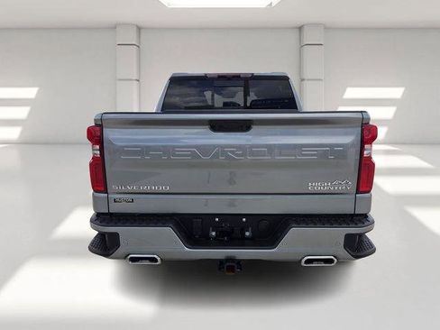 Used 2024 Chevrolet Silverado 1500 High Country w/ Z71 Off-Road Package AWD/4WD image 4