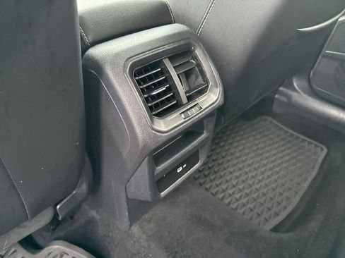 Used 2023 Volkswagen Taos SE w/ Panoramic Sunroof Package image 12