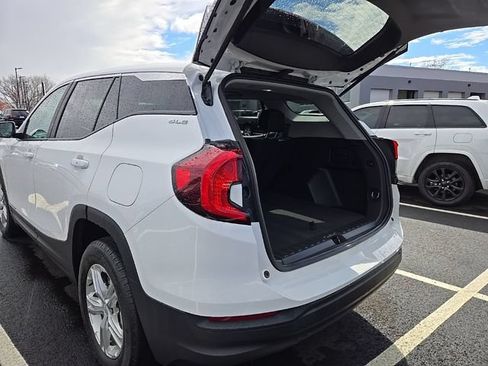 Used 2023 GMC Terrain SLE FWD image 10