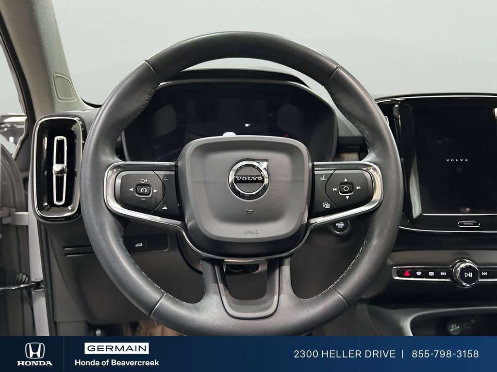 Used 2023 Volvo XC40 B4 Ultimate FWD image 16