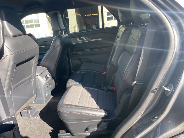 Used 2025 Ford Explorer ST-Line w/ ST-Line Street Pack AWD/4WD image 29