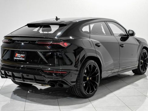 Used 2022 Lamborghini Urus image 4