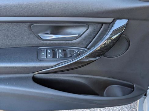 Used 2017 BMW 320i Sedan image 18