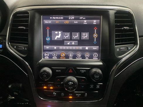 Used 2018 Jeep Grand Cherokee Limited image 19