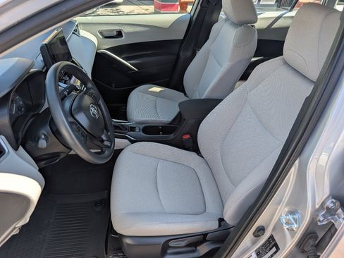 Used 2025 Toyota Corolla Cross L FWD image 2