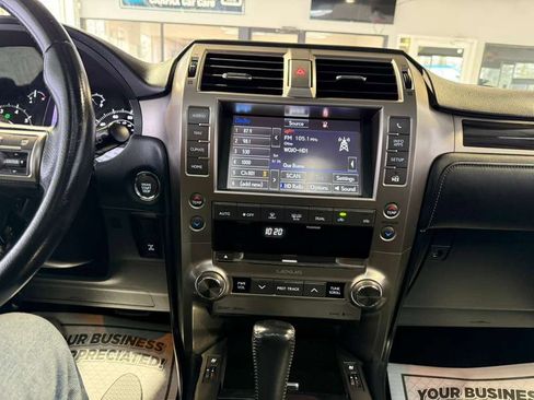 Used 2017 Lexus GX 460 image 17