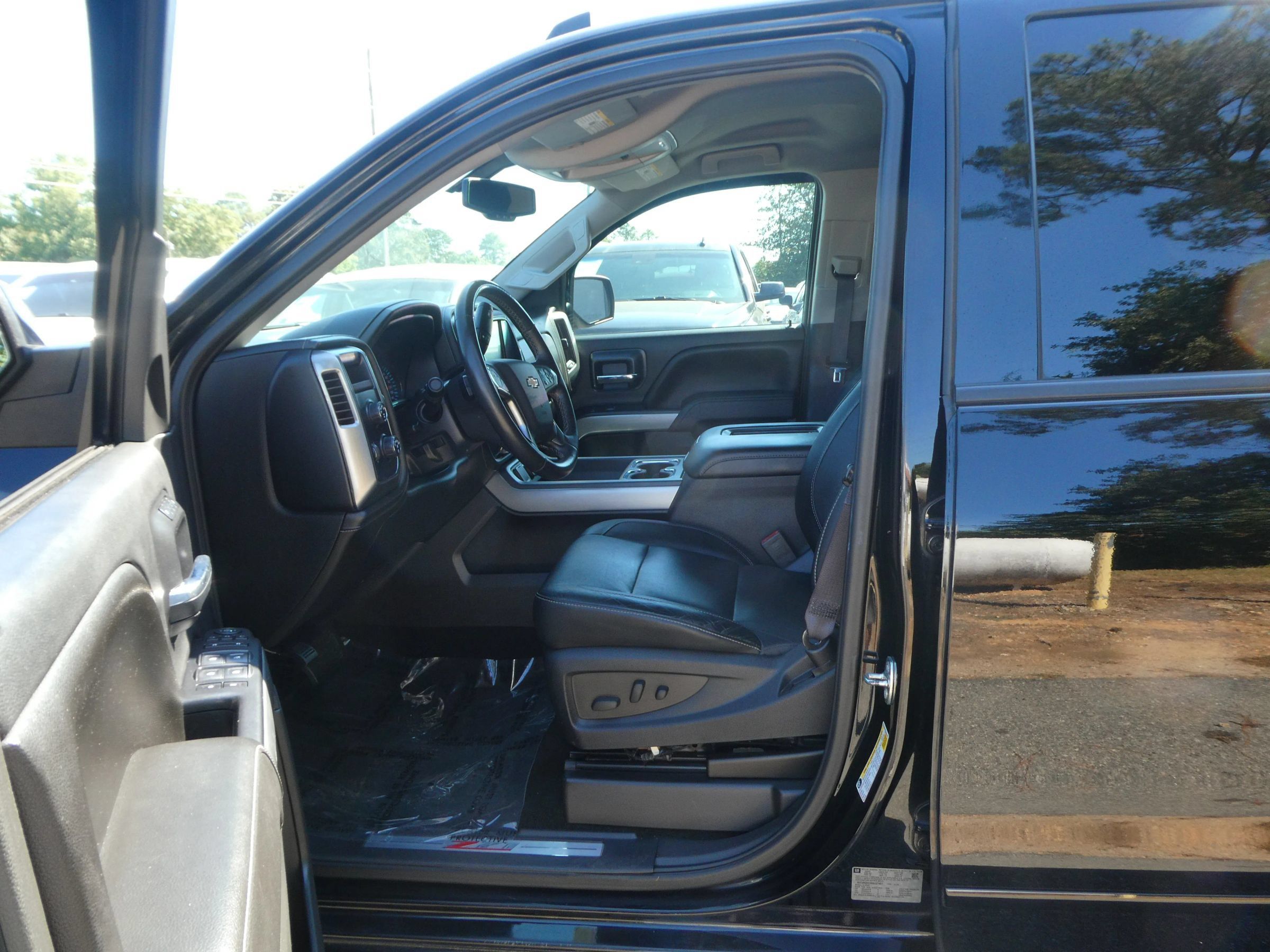 Used 2016 Chevrolet Silverado 1500 LTZ Z71 w/ LTZ Plus Package AWD/4WD image 12