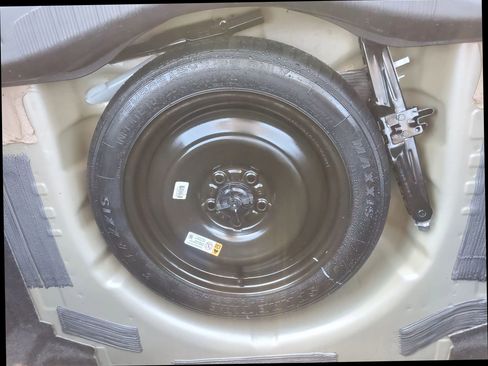 Used 2017 Ford Fusion SE w/ Equipment Group 201A image 49