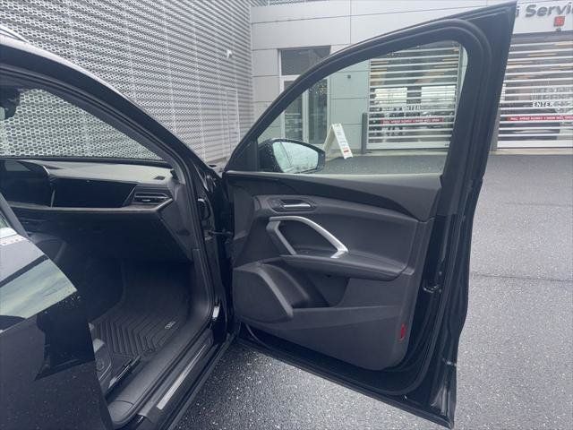 Used 2025 Audi Q5 Premium w/ Convenience Package AWD/4WD image 7