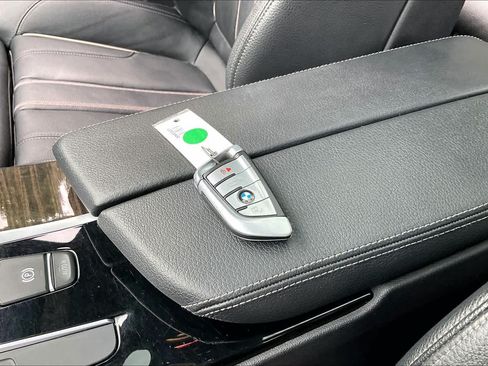 Used 2020 BMW 530i xDrive w/ Premium Package AWD/4WD image 14