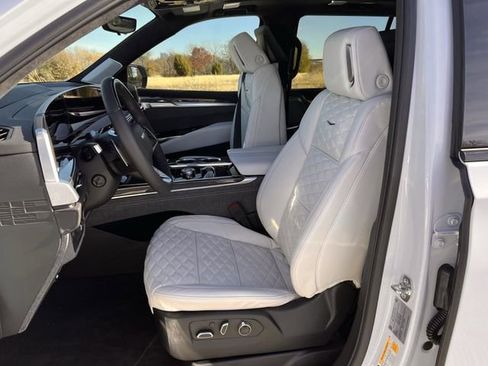 Certified 2026 Cadillac Escalade V w/ LPO, ONYX Package image 27