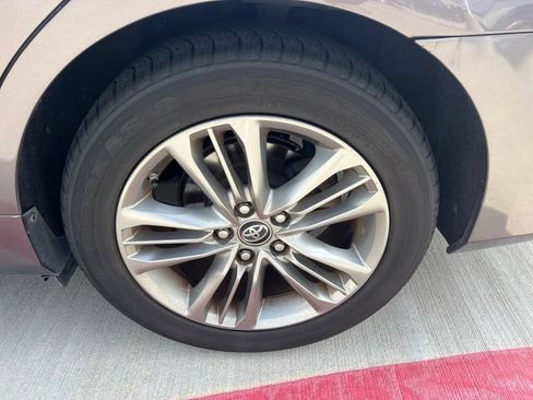 Used 2015 Toyota Camry SE FWD image 21