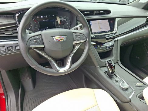 Used 2023 Cadillac XT6 Sport w/ Technology Package AWD/4WD image 15