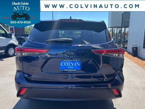 Used 2021 Toyota Highlander XLE AWD/4WD image 30