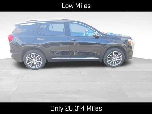Used 2023 GMC Terrain Denali w/ Denali Premium Package AWD/4WD image 2