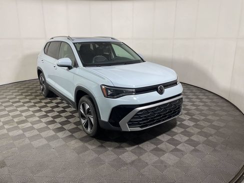 New 2026 Volkswagen Taos SE AWD/4WD image 1