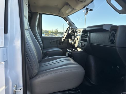 New 2025 GMC Savana 2500 w/ Driver Convenience Package image 27