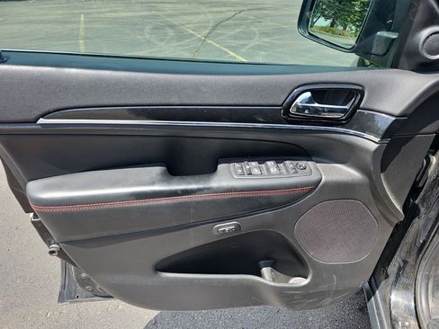 Used 2020 Jeep Grand Cherokee Trailhawk w/ Trailhawk Luxury Group AWD/4WD image 19