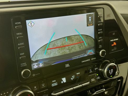 Used 2020 Toyota Highlander Limited AWD/4WD image 17