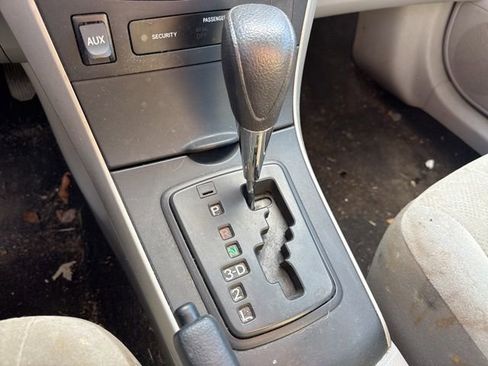 Used 2013 Toyota Corolla LE image 19