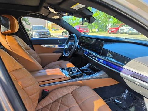Used 2023 BMW 740i RWD image 11