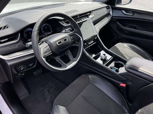 Used 2024 Jeep Grand Cherokee Altitude AWD/4WD image 29