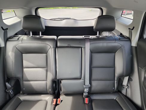 Certified 2022 GMC Terrain SLT w/ Infotainment Package II AWD/4WD image 24
