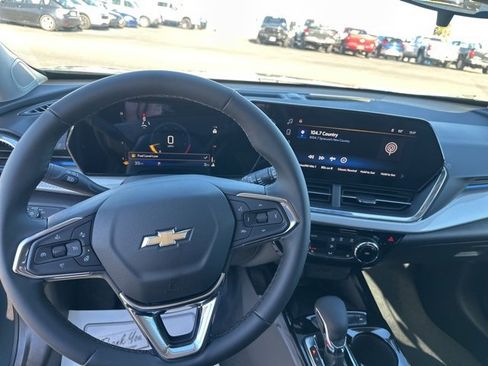 New 2026 Chevrolet Trax LT w/ Sunroof Package image 2