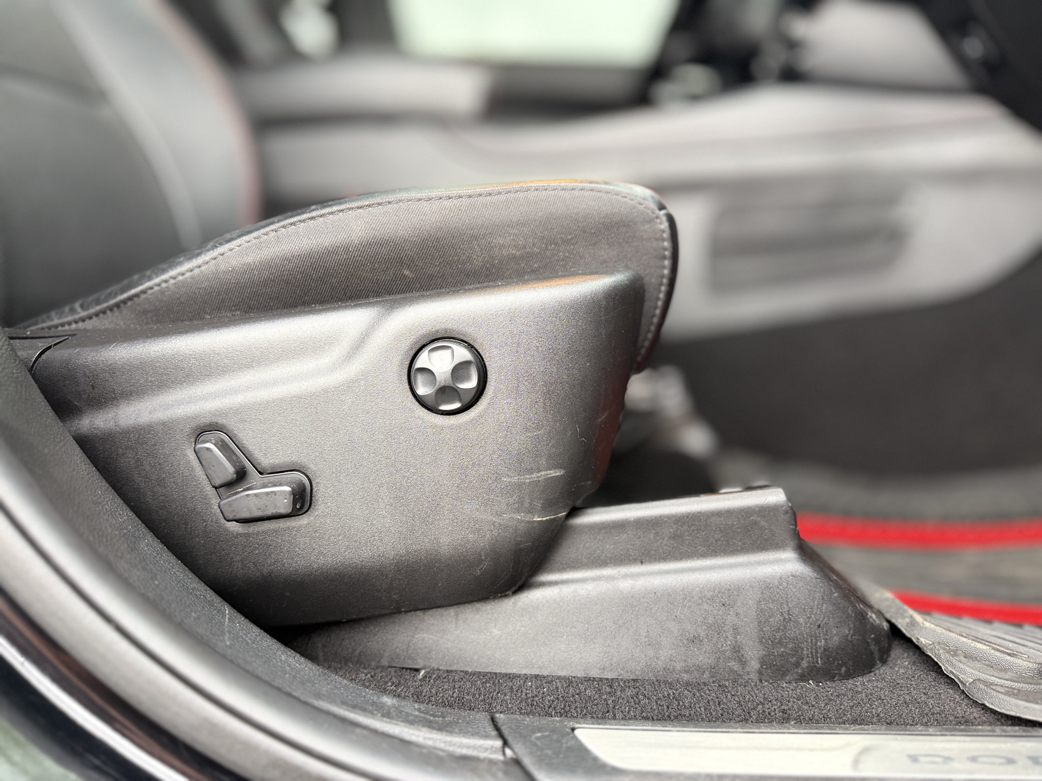 Used 2023 Dodge Durango R/T RWD image 27