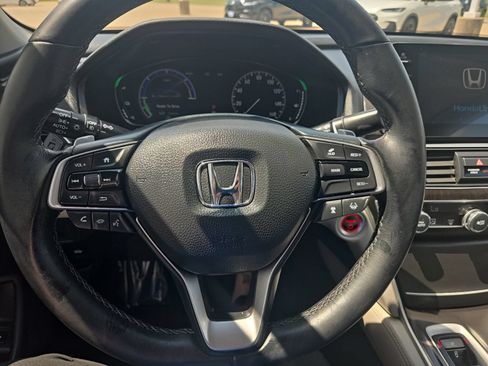 Used 2019 Honda Accord Touring image 16