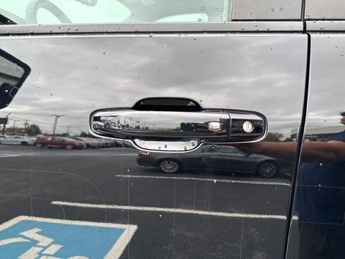 Used 2024 Chevrolet Silverado 2500 ZR2 w/ Technology Package image 15