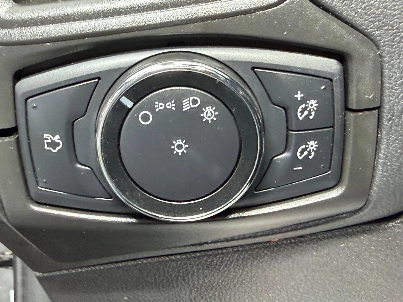 Used 2014 Ford Focus SE FWD image 25